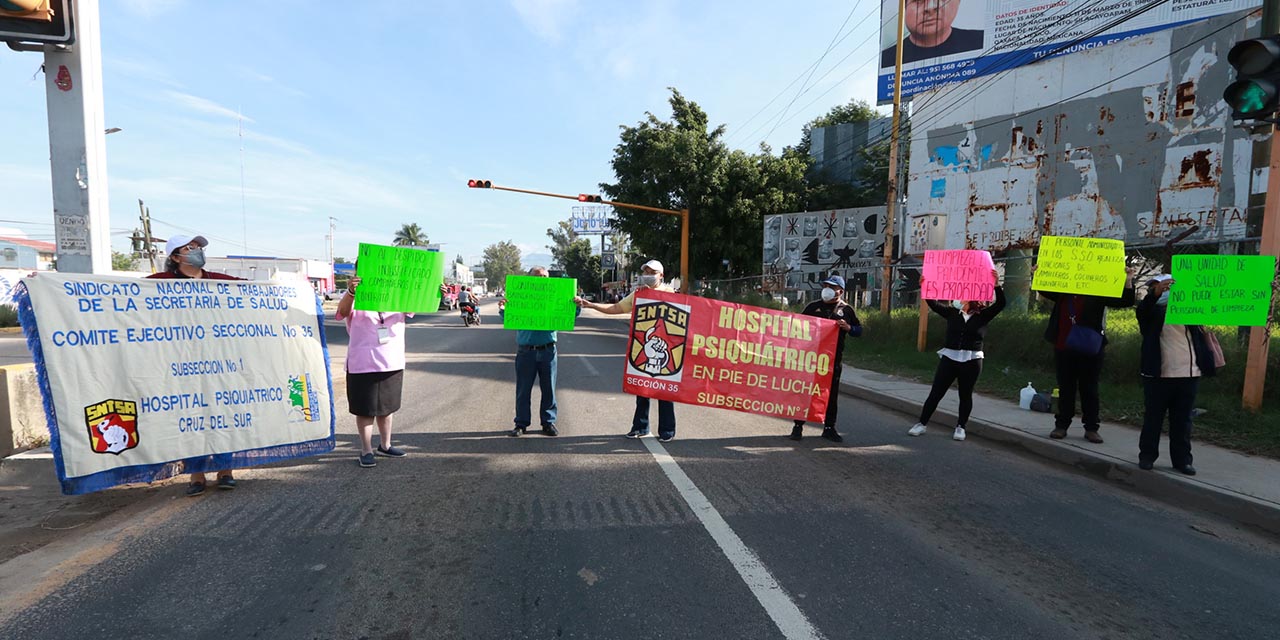 Protestan contra despidos en SSO | El Imparcial de Oaxaca Protestan contra despidos en SSO | El Imparcial de Oaxaca