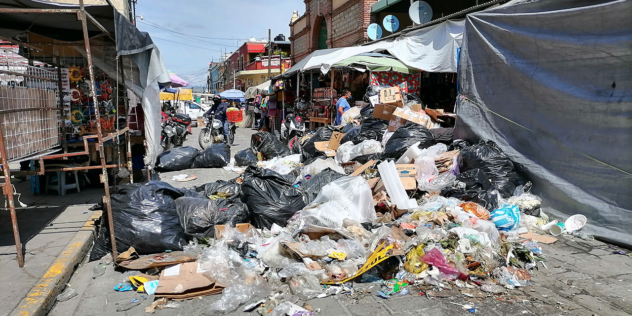 Montañas de basura bloquean calles del Centro Histórico | El Imparcial de Oaxaca