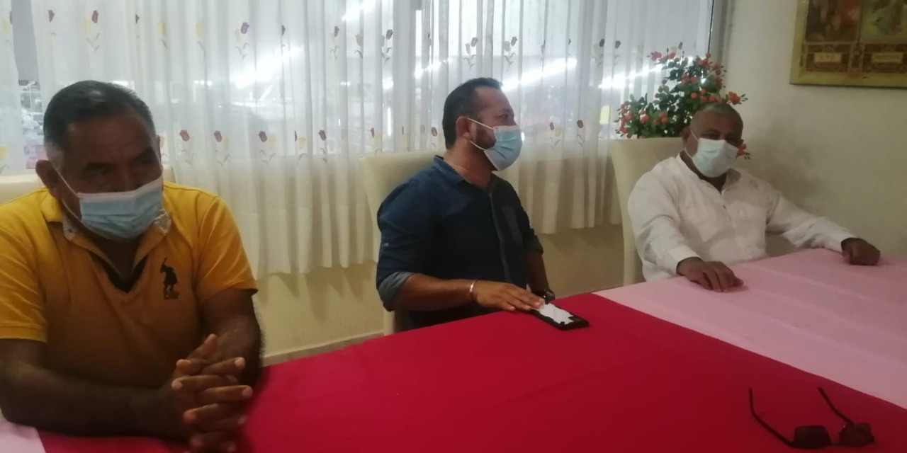 Denuncian transportistas más de 50 concesiones apócrifas