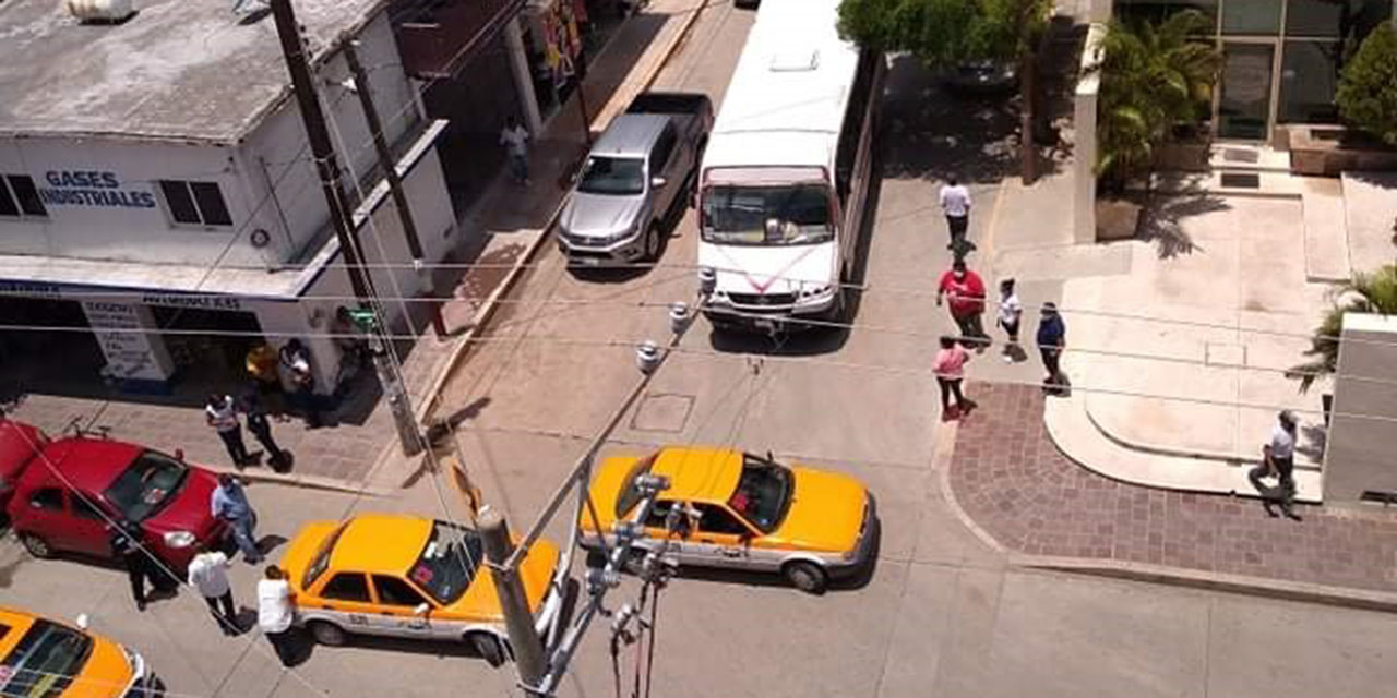 Enfrentan ruleteros a chofer de autobús en Ciudad Ixtepec | El Imparcial de Oaxaca