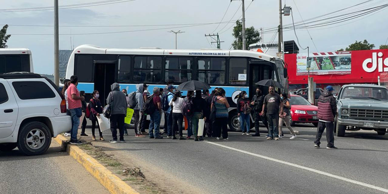 Realizan bloqueos trabajadores de limpieza de unidades de salud | El Imparcial de Oaxaca