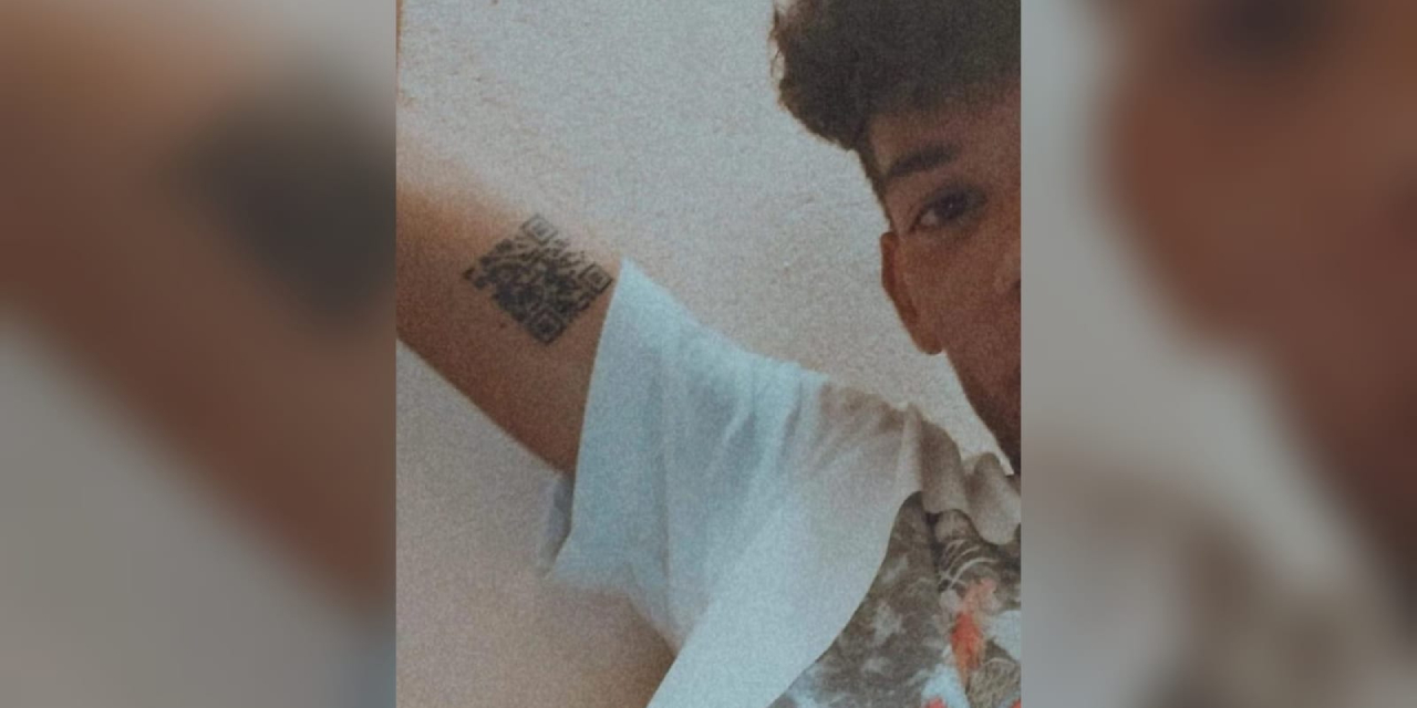 Viral: joven se tatúa código QR de su certificado covid en el brazo | El Imparcial de Oaxaca