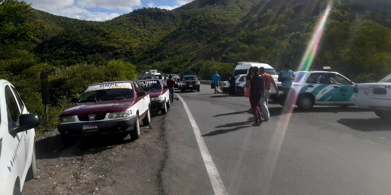 Realiza FNIC bloqueos carreteros en la Mixteca | El Imparcial de Oaxaca