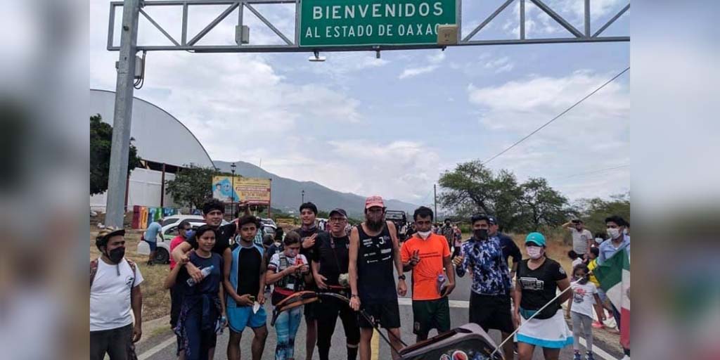 Llega a la Cañada, Jonas Deichmann “El hombre récord”, quien cruzará a pie todo México | El Imparcial de Oaxaca Llega a la Cañada, Jonas Deichmann “El hombre récord”, quien cruzará a pie todo México | El Imparcial de Oaxaca
