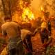 Ciudadanos y bomberos se unen para combatir ‘codo a codo’ incendios en Grecia