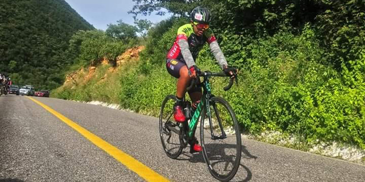 Van ciclistas a recorrido en Ejutla