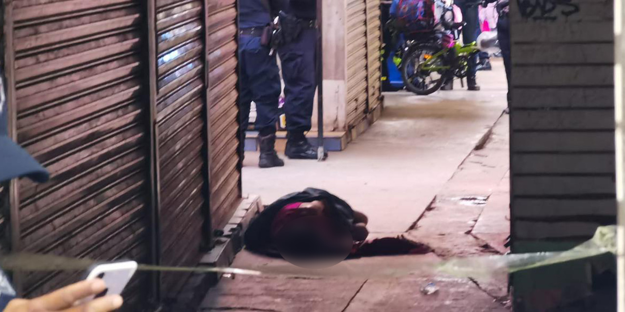 Mujer en situación de calle muere en la Central de Abasto