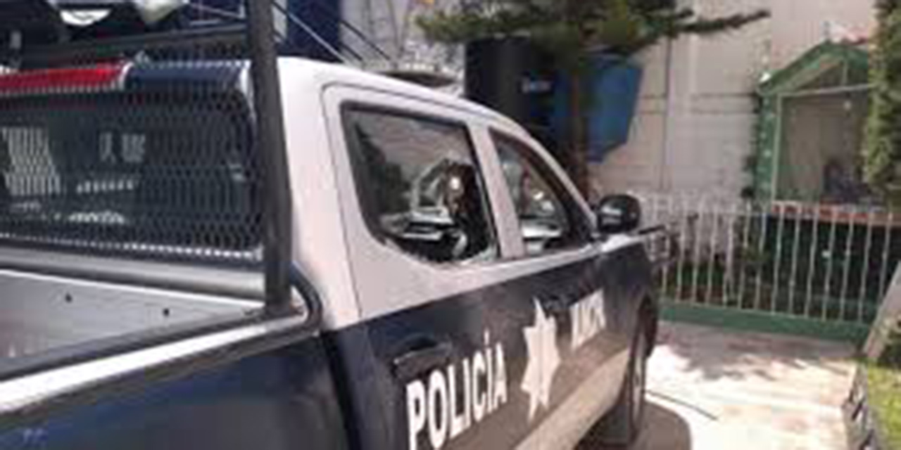 Taxista choca con patrulla de la Policía Municipal | El Imparcial de Oaxaca Taxista choca con patrulla de la Policía Municipal | El Imparcial de Oaxaca