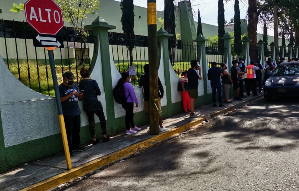 Aplican dosis Cansino en zona militar a mayores de 18 años