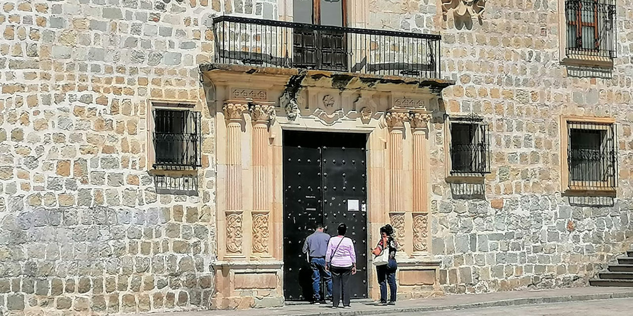 Vacío y desatención por cierre de palacio municipal | El Imparcial de Oaxaca Vacío y desatención por cierre de palacio municipal | El Imparcial de Oaxaca
