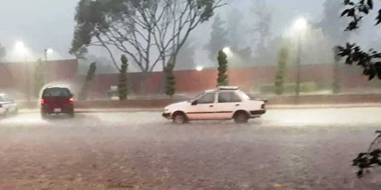 Lluvia provoca accidente en el bulevard Canción Mixteca | El Imparcial de Oaxaca Lluvia provoca accidente en el bulevard Canción Mixteca | El Imparcial de Oaxaca