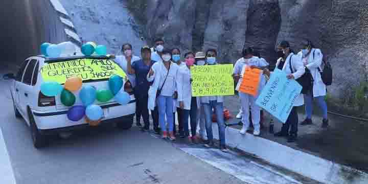 Protestan empleados del sector salud durante la visita de López Obrador en Salina Cruz | El Imparcial de Oaxaca