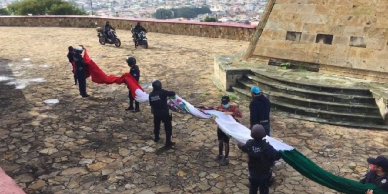 Deportistas y policías rescatan el lábaro patrio en el Cerro del Fortín | El Imparcial de Oaxaca Deportistas y policías rescatan el lábaro patrio en el Cerro del Fortín | El Imparcial de Oaxaca