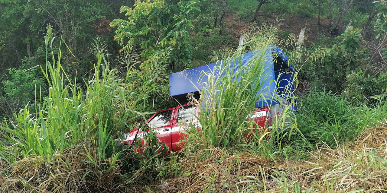Conductor se va a barranco en carretera de Matías Romero | El Imparcial de Oaxaca Conductor se va a barranco en carretera de Matías Romero | El Imparcial de Oaxaca