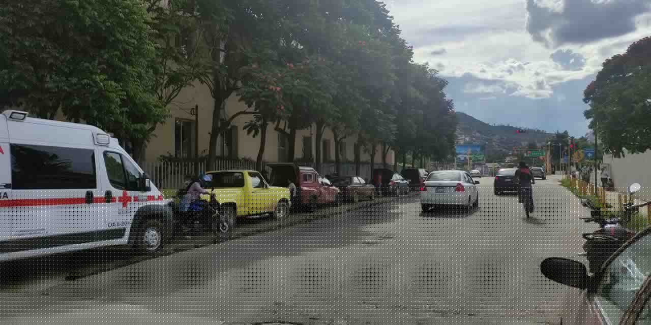 Falta espacio para ambulancias en el Hospital Civil | El Imparcial de Oaxaca Falta espacio para ambulancias en el Hospital Civil | El Imparcial de Oaxaca