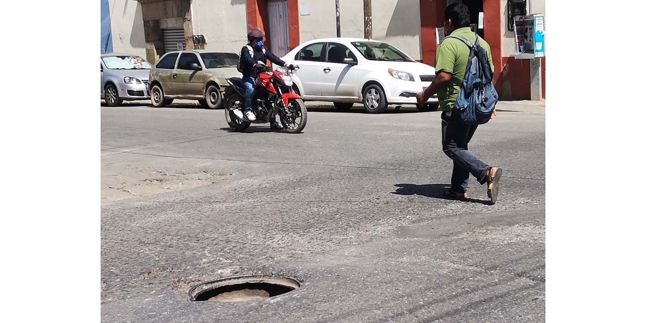 A dos cuadras del Palacio de Gobierno, roban tapa de drenaje | El Imparcial de Oaxaca A dos cuadras del Palacio de Gobierno, roban tapa de drenaje | El Imparcial de Oaxaca