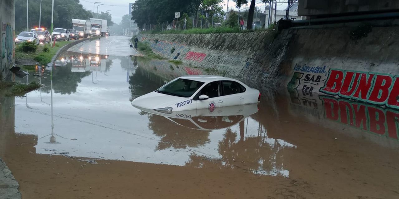 Atiende Bomberos reportes derivados a las lluvia en la capital oaxaqueña