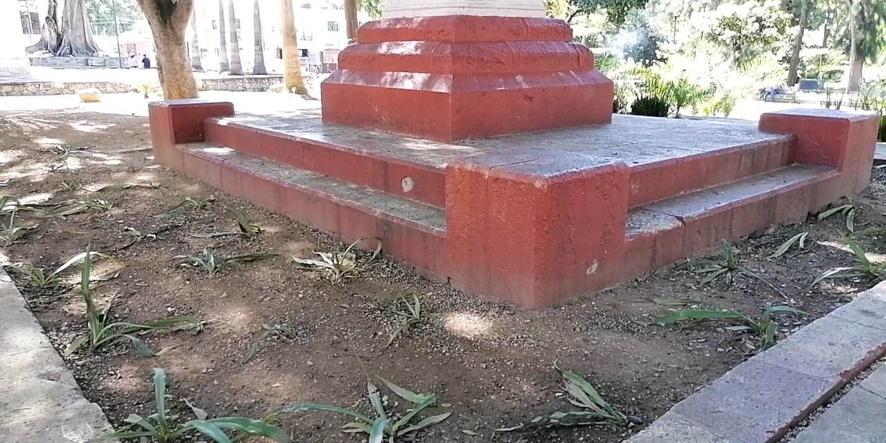 En el olvido, estatua al cura Miguel Hidalgo en Oaxaca