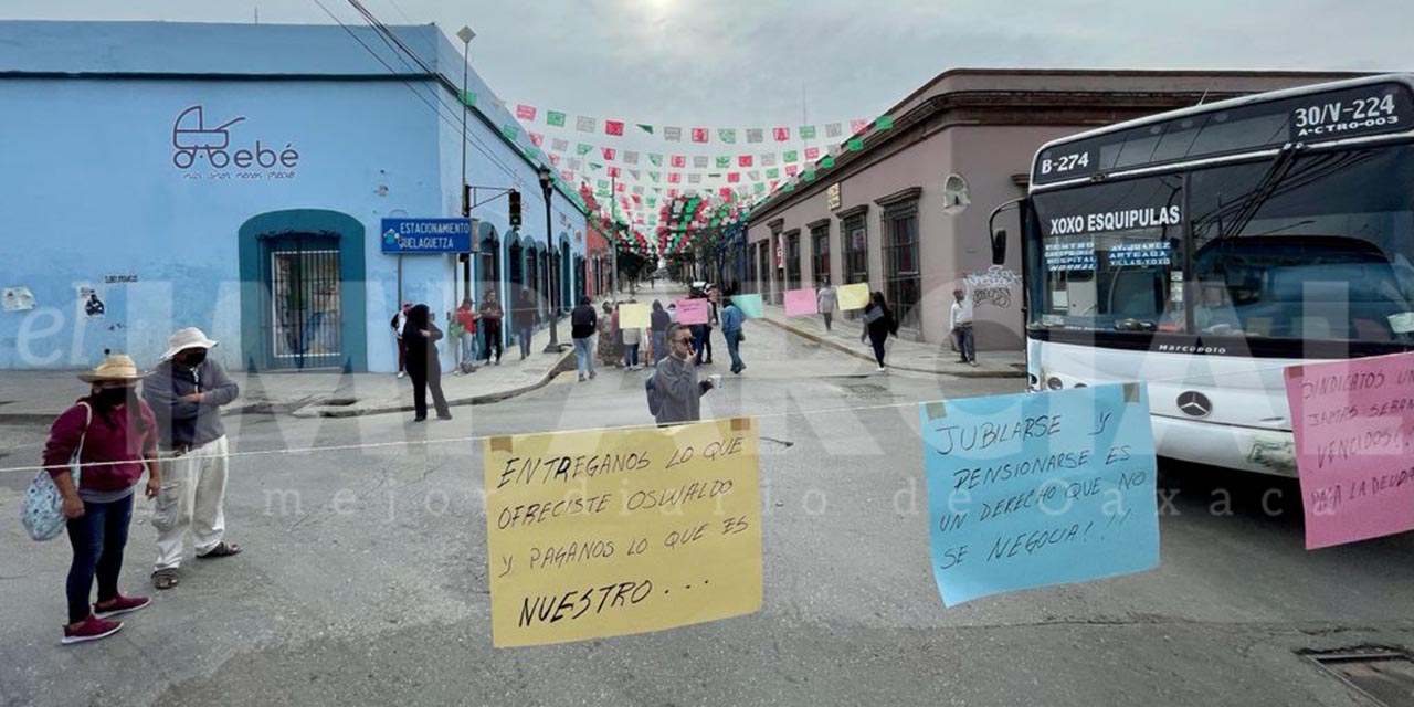Sindicatos del ayuntamiento capitalino exigen a edil pago de adeudo de prestaciones | El Imparcial de Oaxaca