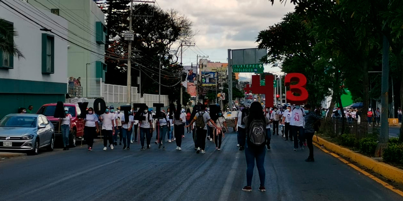 Marchan normalistas exigiendo justicia por los 7 años de Ayotzinapa | El Imparcial de Oaxaca