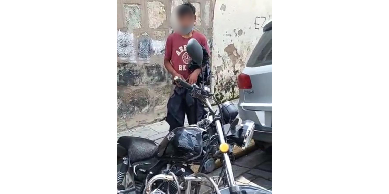 Lo cachan robando piezas de una moto en Oaxaca | El Imparcial de Oaxaca Lo cachan robando piezas de una moto en Oaxaca | El Imparcial de Oaxaca