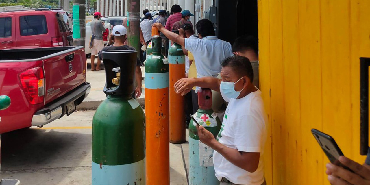 Nutridas filas para adquirir oxígeno en Salina Cruz | El Imparcial de Oaxaca