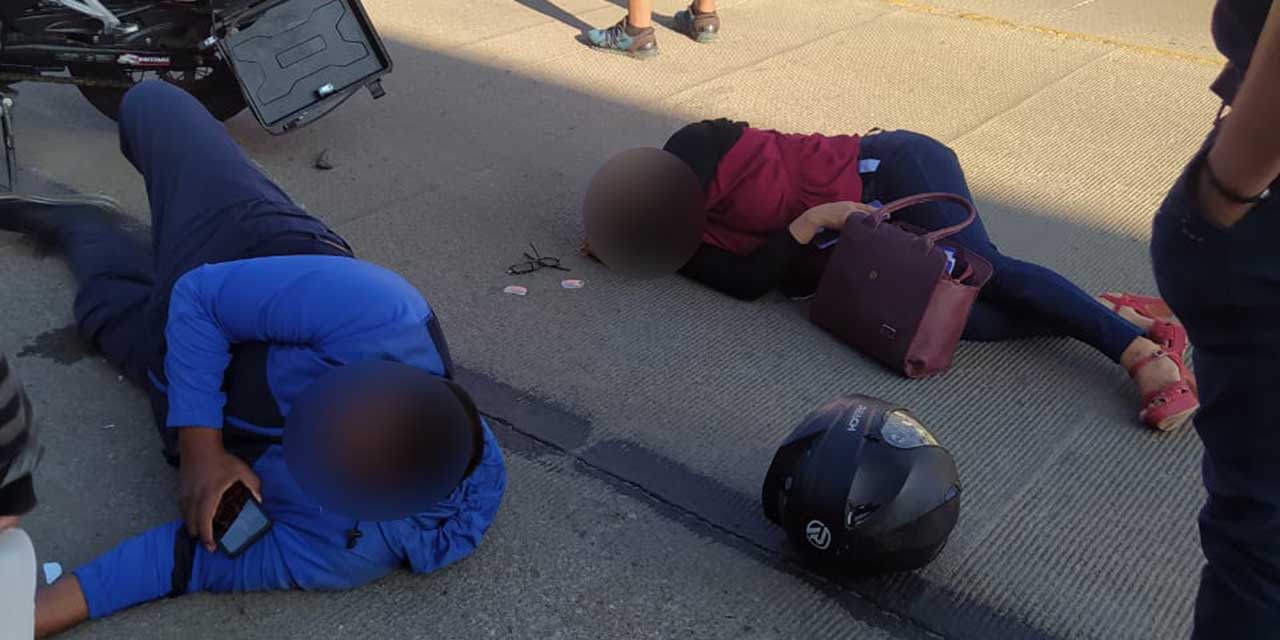 Motociclistas se accidentan contra camioneta en Santa Lucía del Camino | El Imparcial de Oaxaca