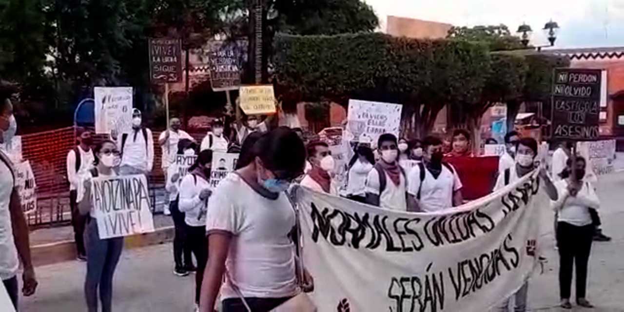 Video: Marcha y mitin por Ayotzinapa en Huajuapan | El Imparcial de Oaxaca