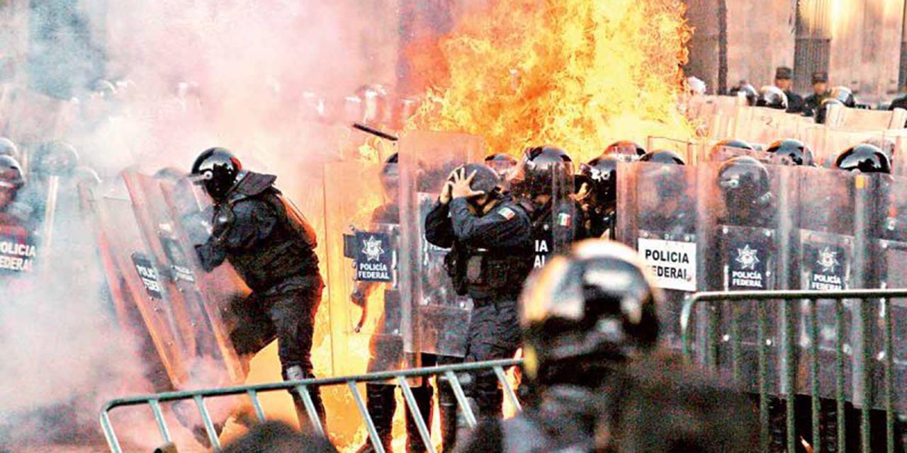 Vándalos se cuelgan de la masacre del 2 de octubre; jornada de violencia desde hace 19 años | El Imparcial de Oaxaca Vándalos se cuelgan de la masacre del 2 de octubre; jornada de violencia desde hace 19 años | El Imparcial de Oaxaca