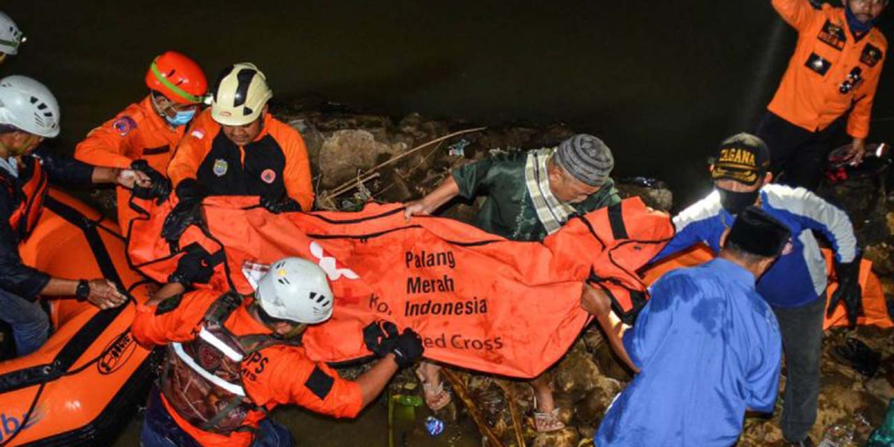 Mueren ahogados 11 estudiantes en Indonesia cuando limpiaban río | El Imparcial de Oaxaca