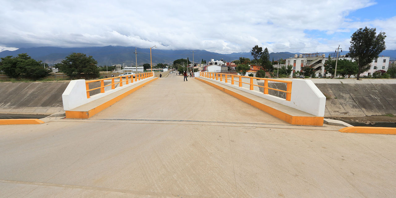 Entregan puente en Santa Cruz Amilpas con 5 meses de retraso y no