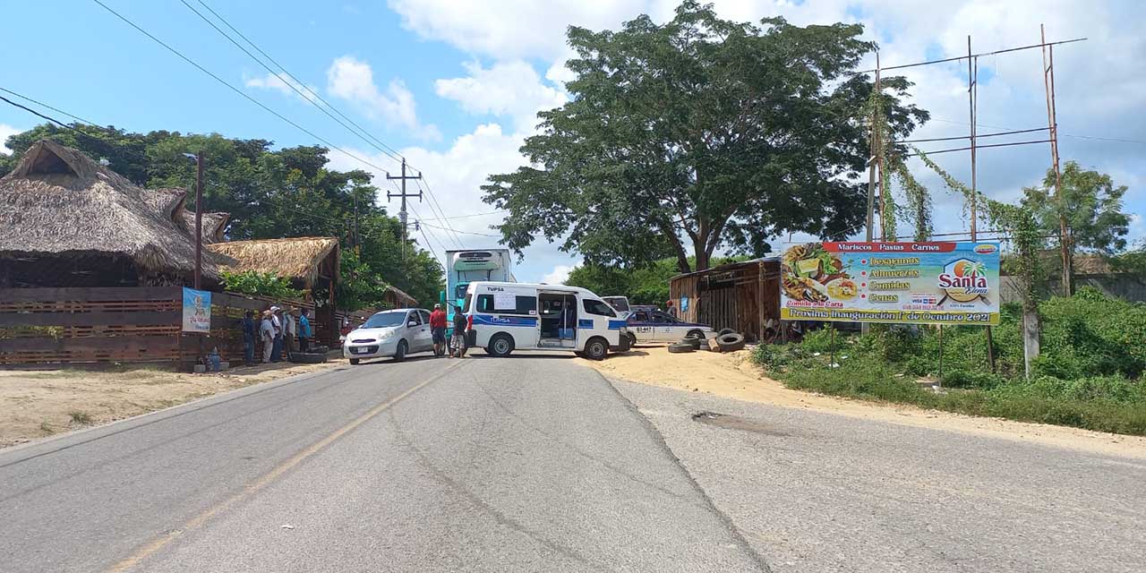 Bloquea UCIDEBACC por tercer día consecutivo en tramo Pinotepa-Salina Cruz | El Imparcial de Oaxaca
