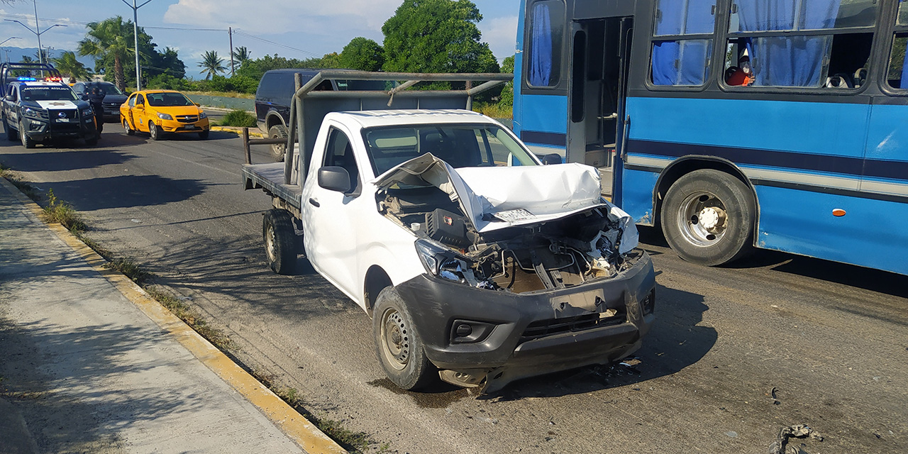 Chocan camionetas en Salina Cruz | El Imparcial de Oaxaca Chocan camionetas en Salina Cruz | El Imparcial de Oaxaca