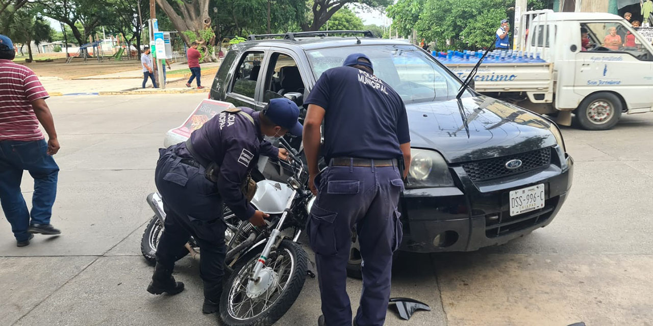 Rebasa por la derecha y provoca accidente en Ixtepec | El Imparcial de Oaxaca Rebasa por la derecha y provoca accidente en Ixtepec | El Imparcial de Oaxaca