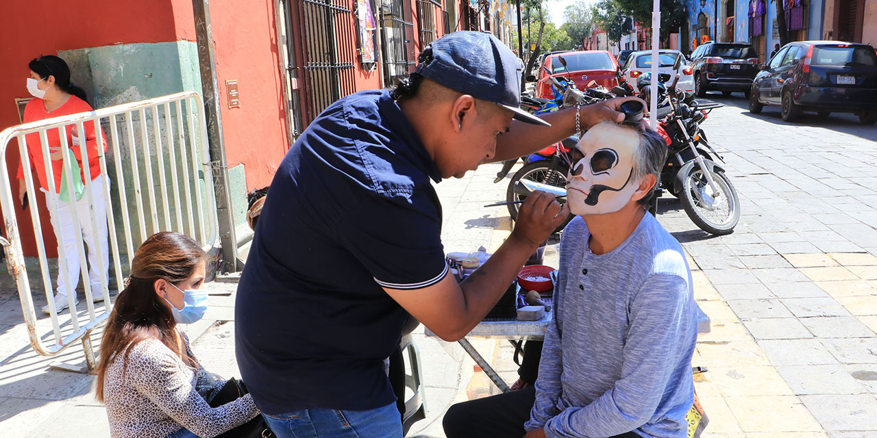 El centro retrata catrinas y tiaras de cempasúchil | El Imparcial de Oaxaca