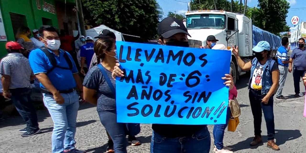 Marchan trabajadores de Telesecundarias en el Istmo | El Imparcial de Oaxaca