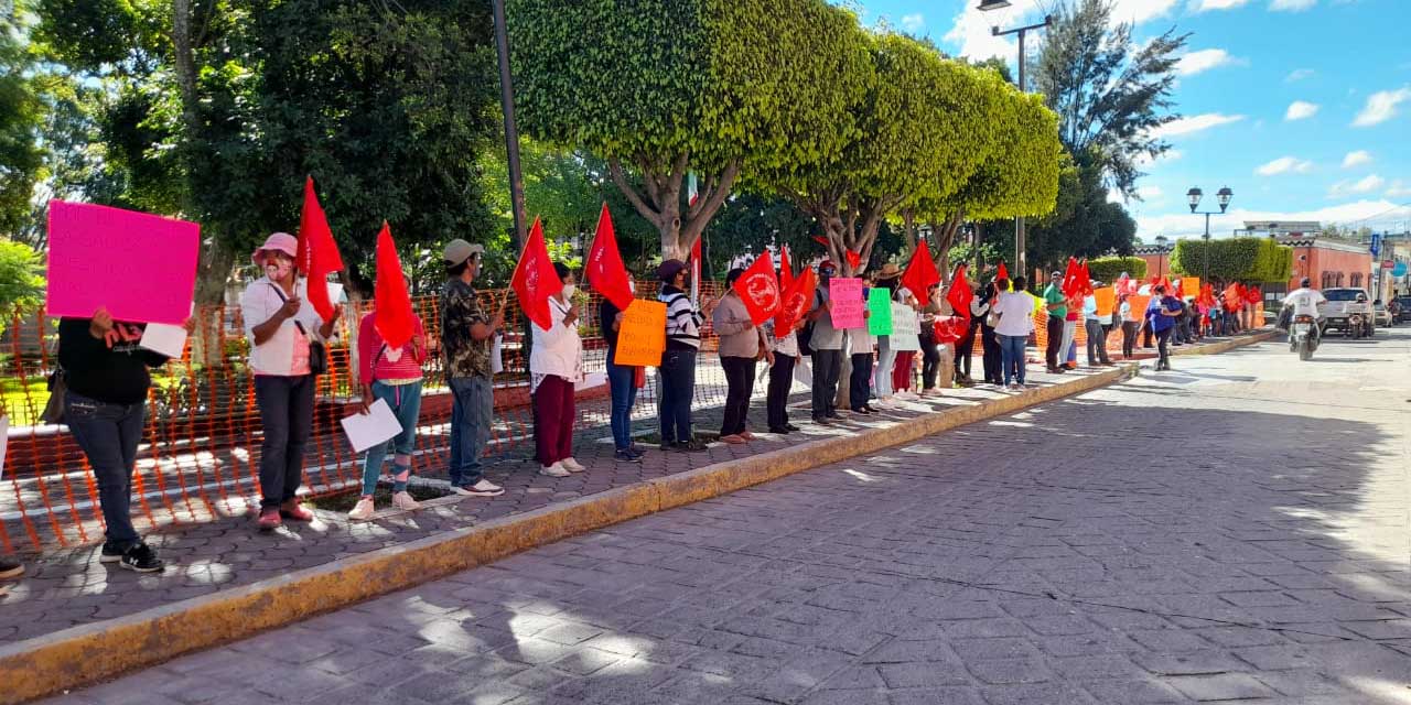 Denuncian afectaciones a comunidades mixtecas por despido de personal de salud | El Imparcial de Oaxaca Denuncian afectaciones a comunidades mixtecas por despido de personal de salud | El Imparcial de Oaxaca