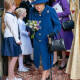 Captan a la reina Isabel II haciendo uso de bastón en la Abadía de Westminster