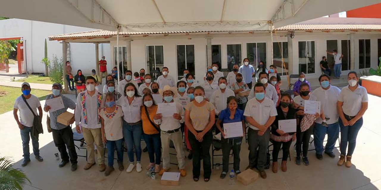Entrega IEEA certificados de primaria y secundaria en Cuicatlán | El Imparcial de Oaxaca Entrega IEEA certificados de primaria y secundaria en Cuicatlán | El Imparcial de Oaxaca