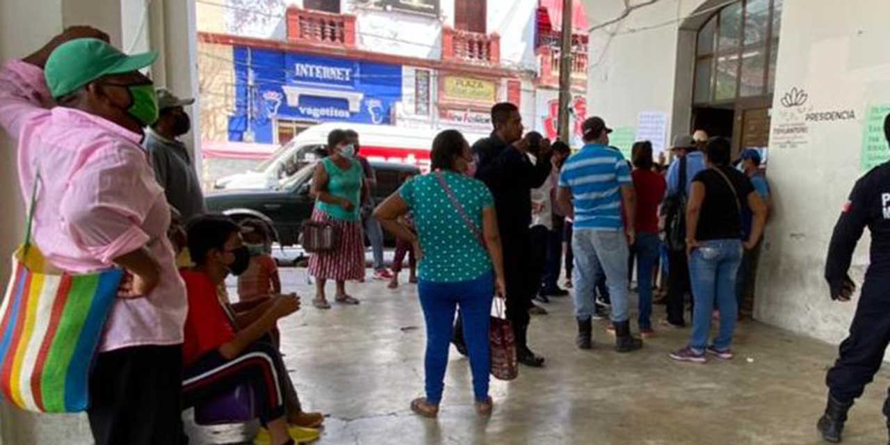 Colonos de Tehuantepec piden cese de un policía | El Imparcial de Oaxaca