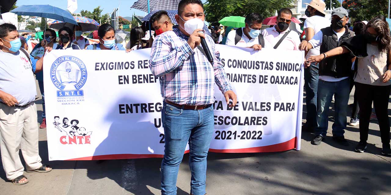 Aún no abren aulas, pero Sección 22 marcha por útiles y uniformes | El Imparcial de Oaxaca