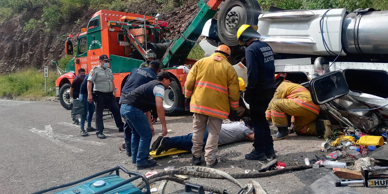 Trágica volcadura de tráiler en carretera al Istmo | El Imparcial de Oaxaca