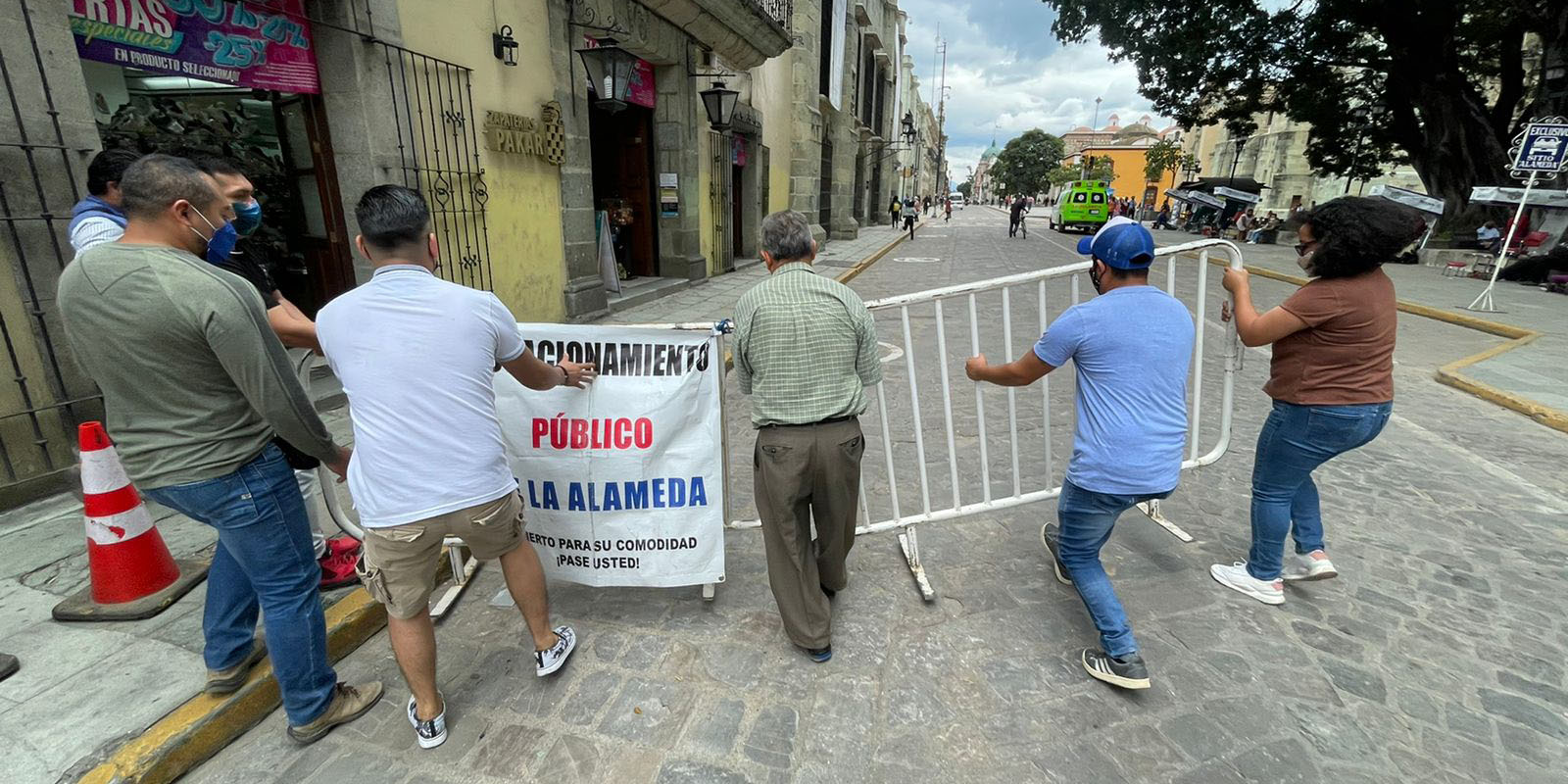 Hartos de operativo anti ambulante, comerciantes y mercaderes reabren circulación | El Imparcial de Oaxaca