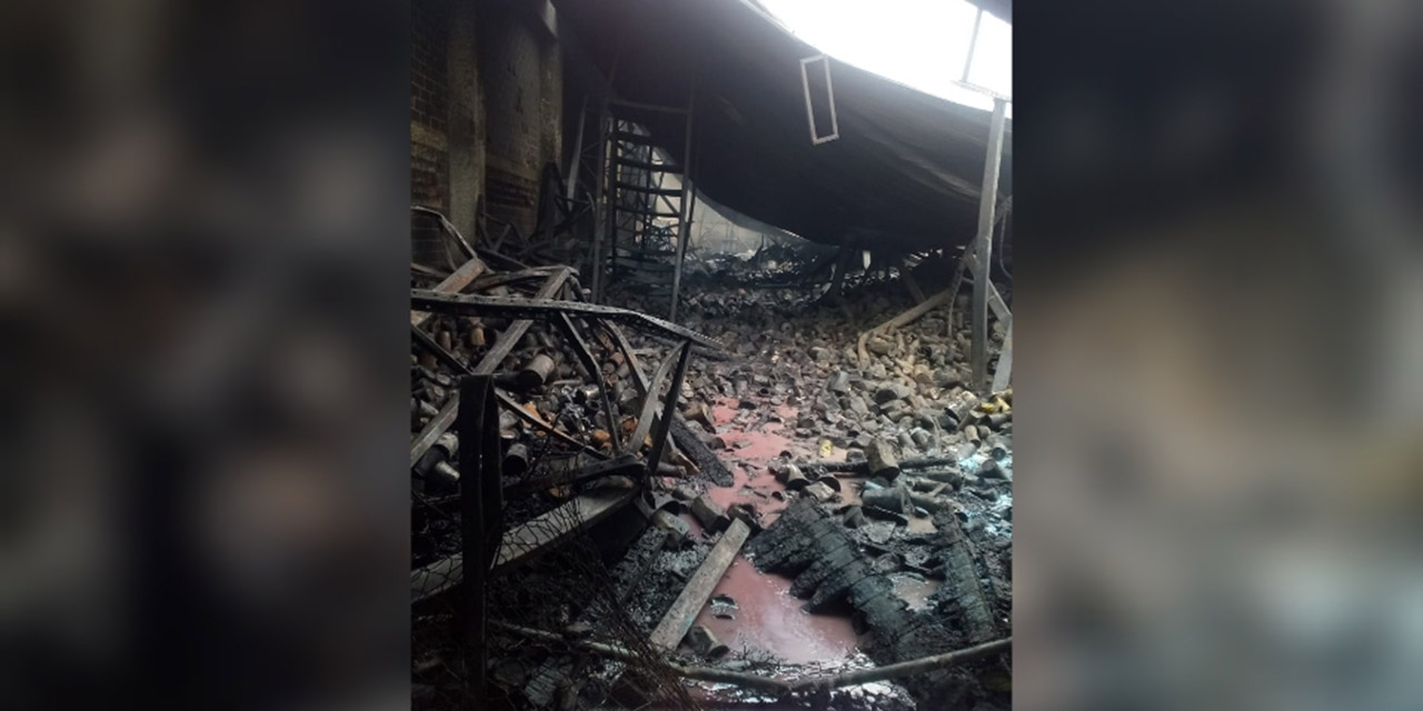 17 horas de fuego en bodega de pinturas y solventes de San Sebastián Tutla, Oaxaca
