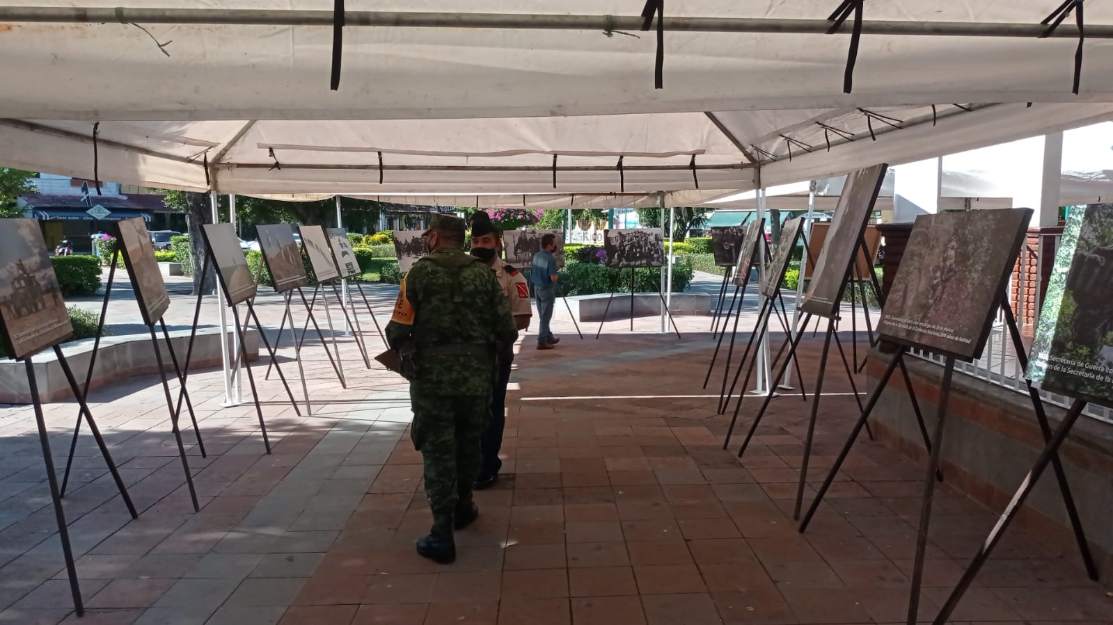 Presenta en Huatulco Ejército Mexicano Exposición Fotográfica “200 años de lealtad”