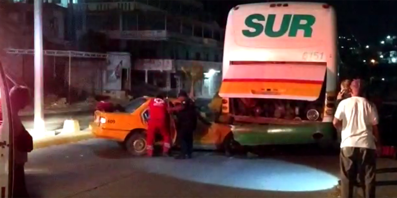 Taxi se impacta con una unidad de SUR en Salina Cruz | El Imparcial de Oaxaca