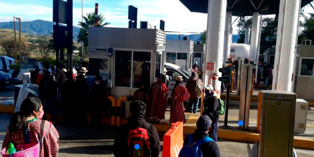 Toman caseta de Huitzo y piden 100 pesos, para que puedas pasar | El Imparcial de Oaxaca