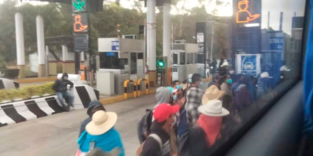 Trabajadores de Yodomitza toman la caseta de Huitzo | El Imparcial de Oaxaca