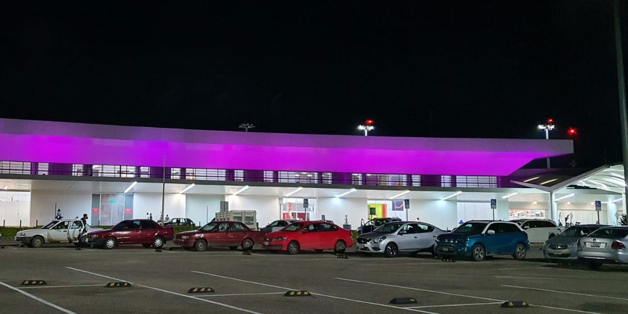 Octubre rosa se hace presente en el Aeropuerto Internacional de Oaxaca