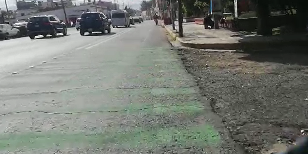 Poco visible carril compartido para ciclistas en la Calzada Madero